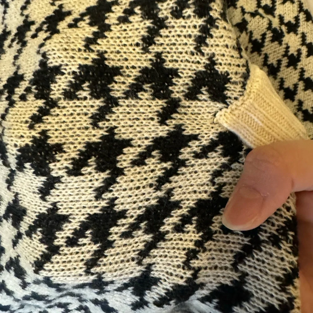 Bundle of two sweater vests - Picture 9 of 10